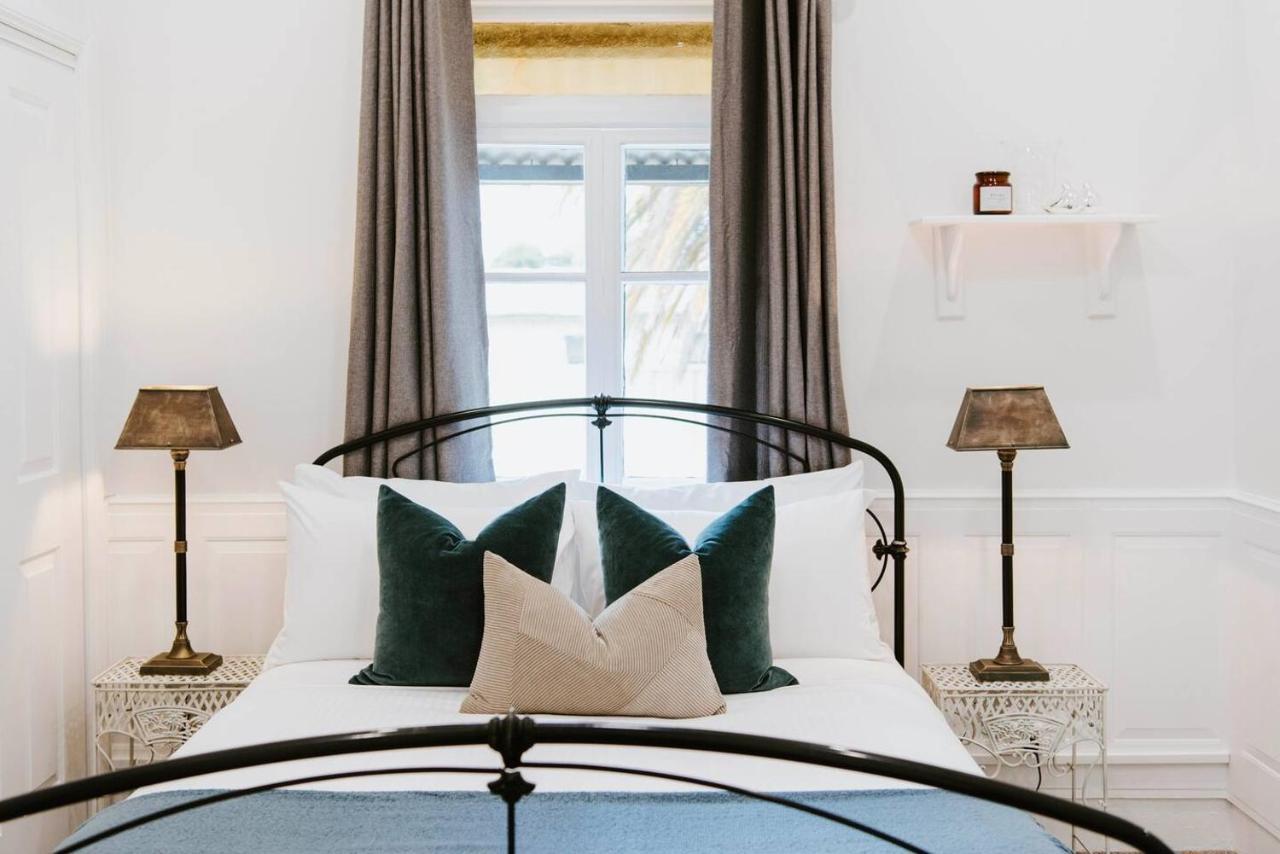 Holiday home 'the Gladstone' An Expansive Outdoor Oasis In Town
