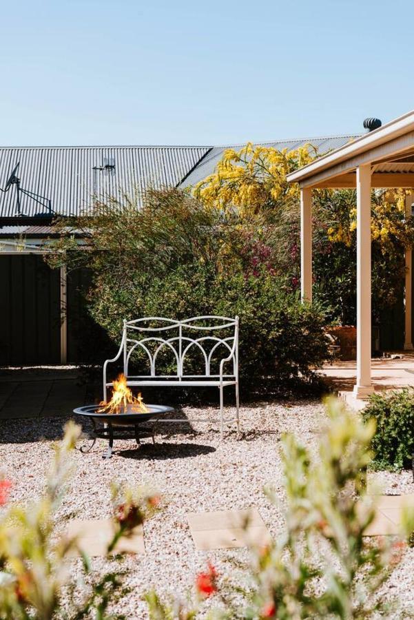 'pebble Lane Cottage' A Charming *