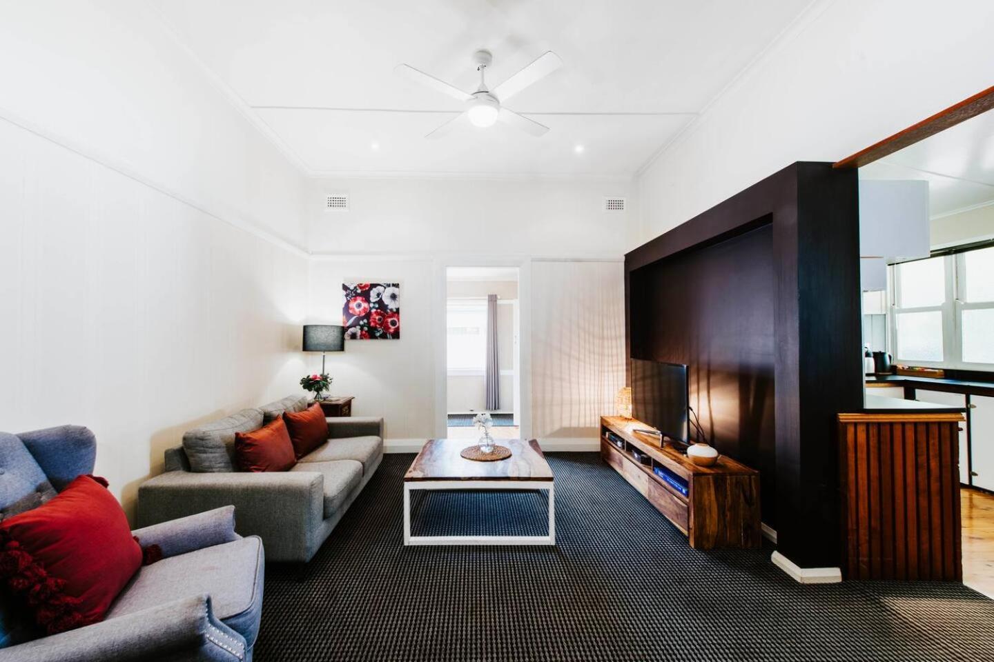 Holiday home Court House Hideaway - Country Comfort In Town