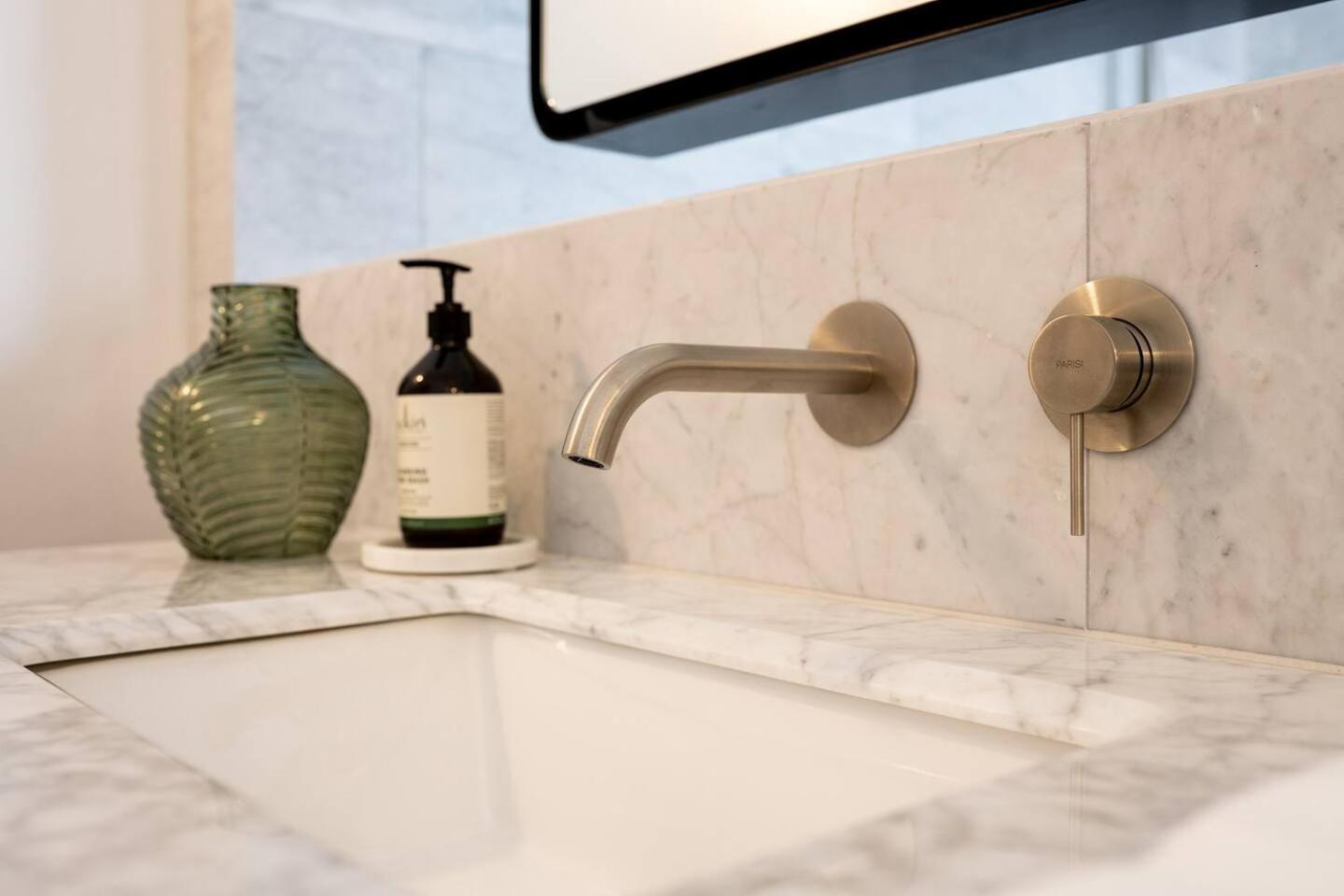 Luxury At Lauralla - An Elegant Victorian Escape Holiday home *