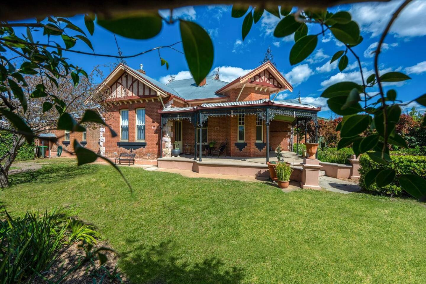 Luxury At Lauralla - An Elegant Victorian Escape Holiday home Mudgee