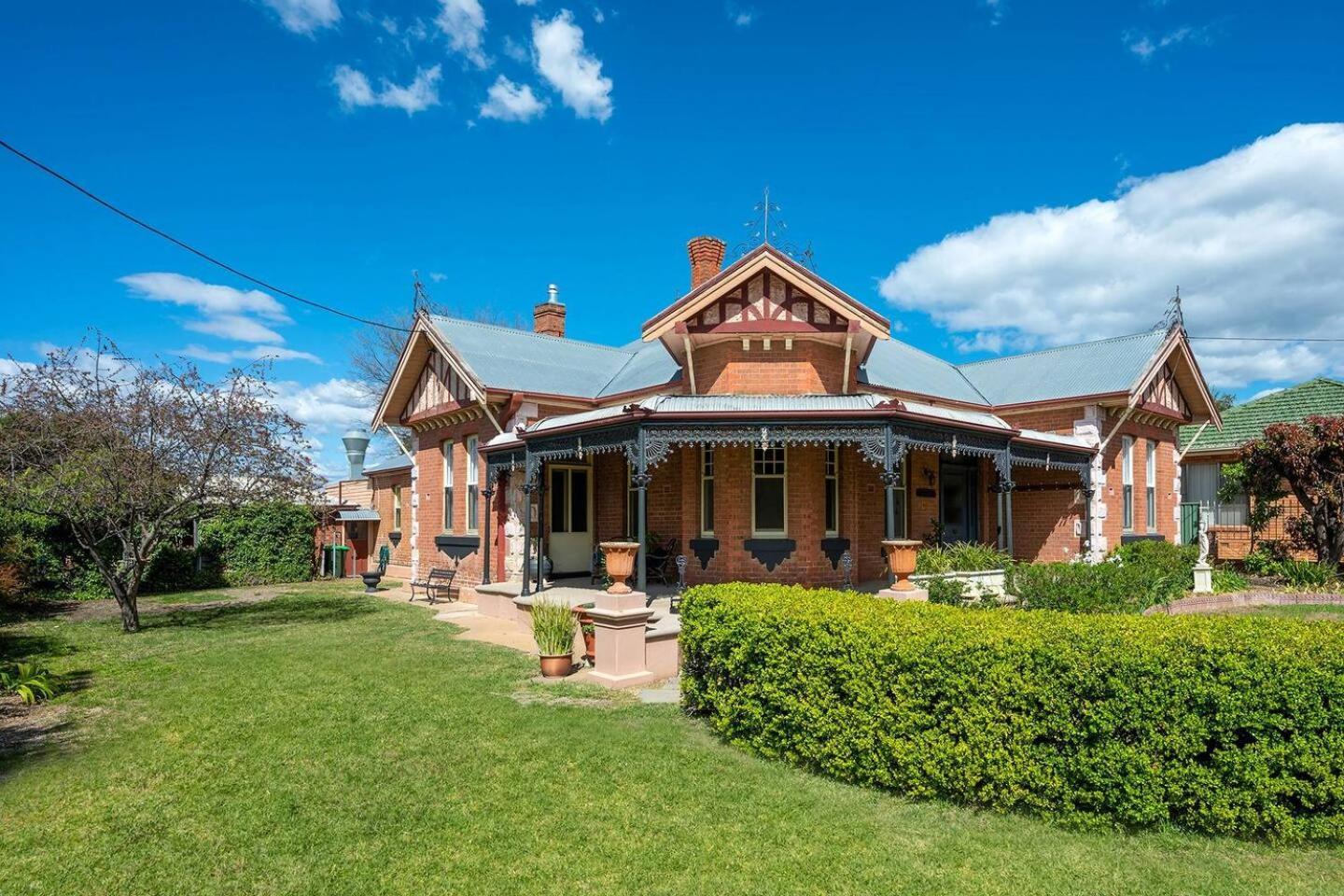 Luxury At Lauralla - An Elegant Victorian Escape Holiday home