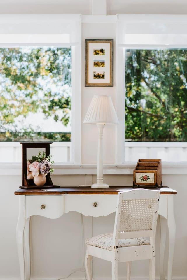 The On Lawson - Heritage Elegance In Holiday home Mudgee