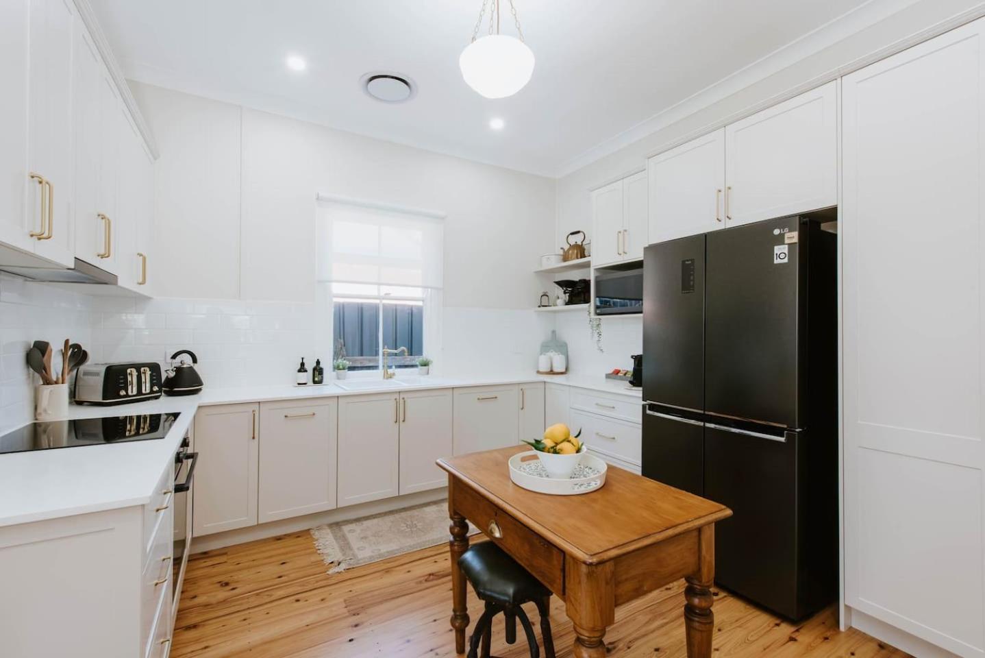 The On Lawson - Heritage Elegance In Holiday home