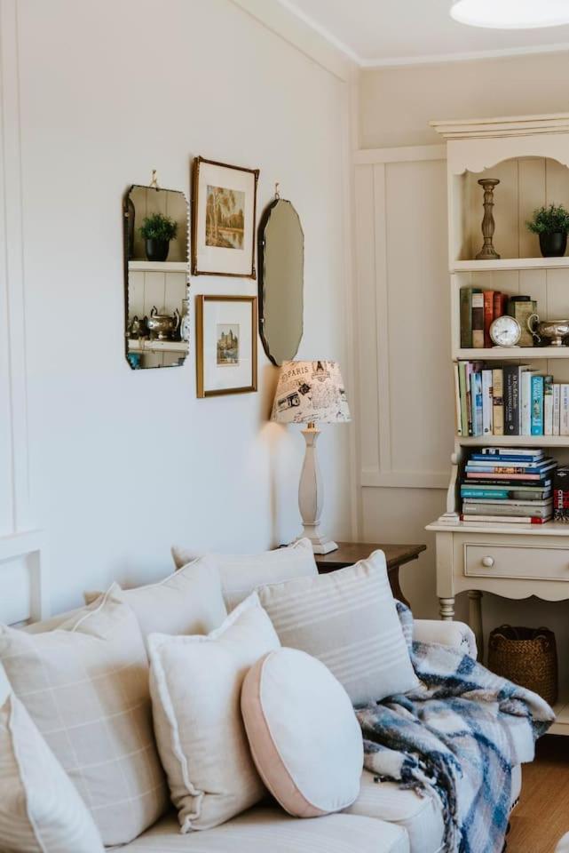 The On Lawson - Heritage Elegance In Holiday home *