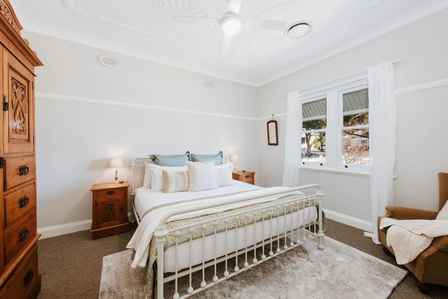 The On Lawson - Heritage Elegance In Holiday home