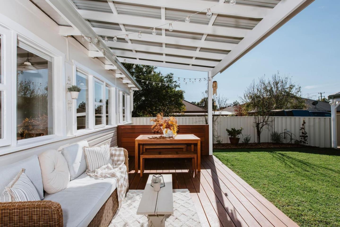 The On Lawson - Heritage Elegance In Holiday home *