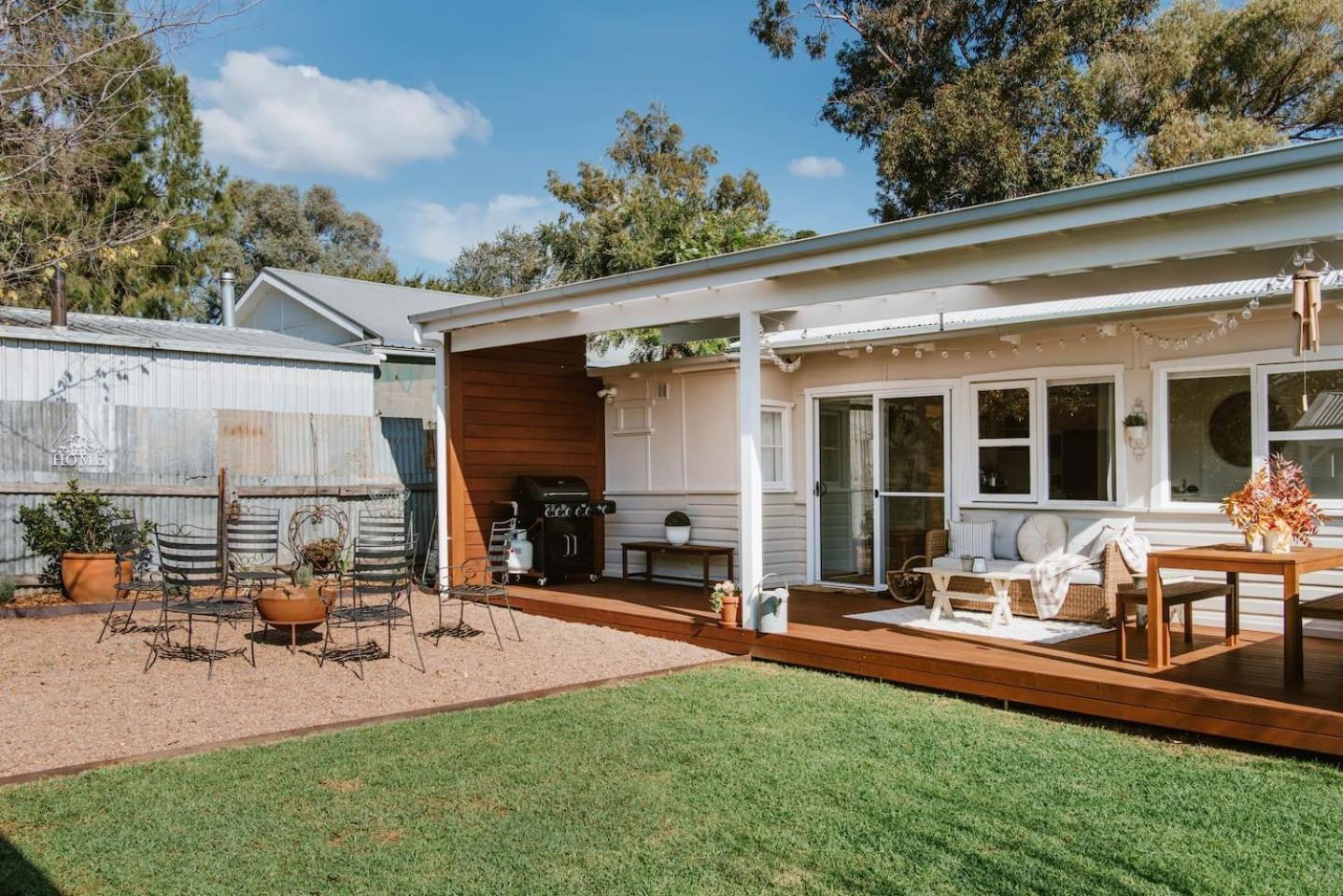 The On Lawson - Heritage Elegance In Holiday home