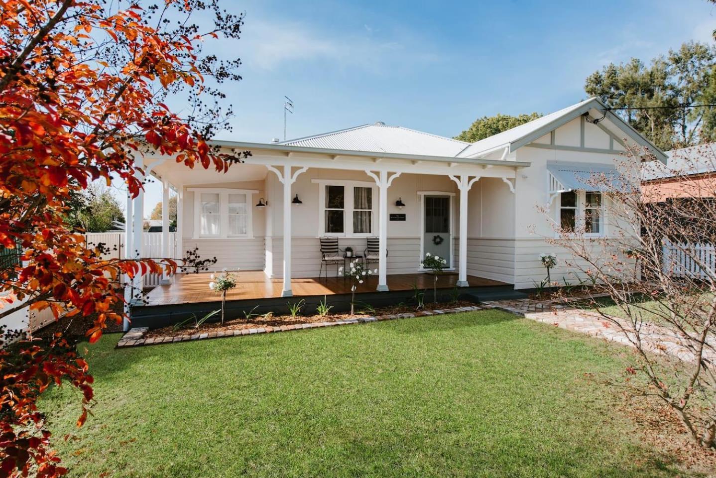 The On Lawson - Heritage Elegance In Holiday home *