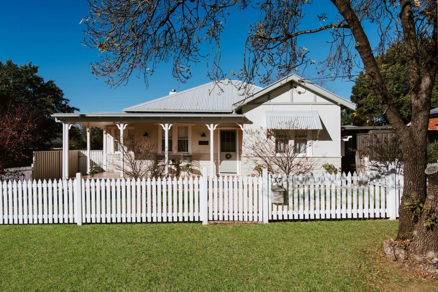 Holiday home The On Lawson - Heritage Elegance In *