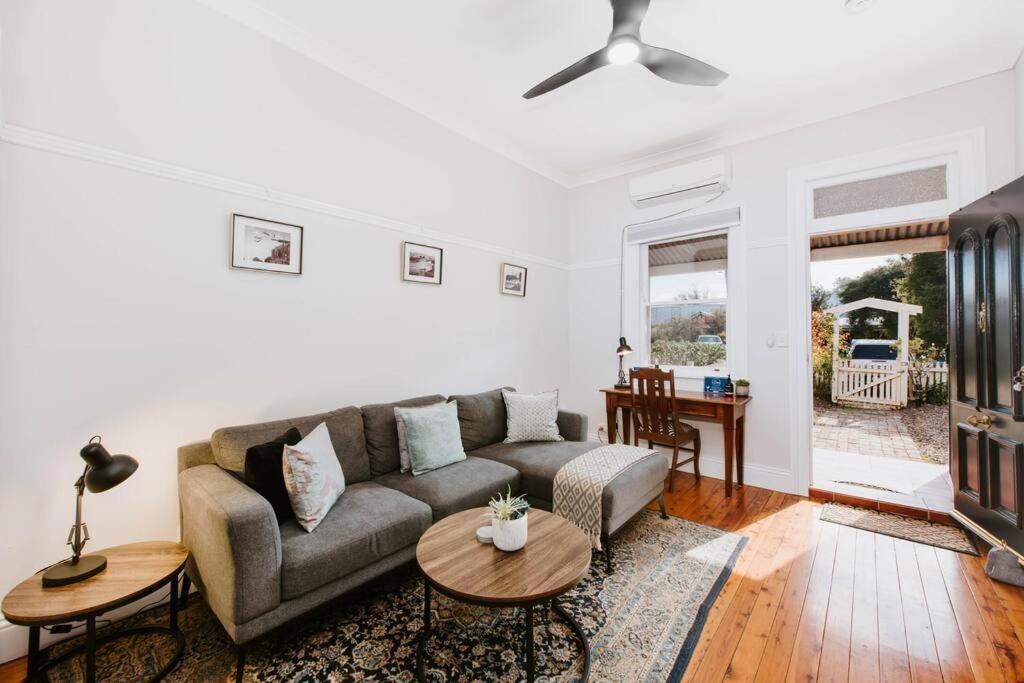 'kareela & Kialla Cottages' Charming Family Getaway Mudgee
