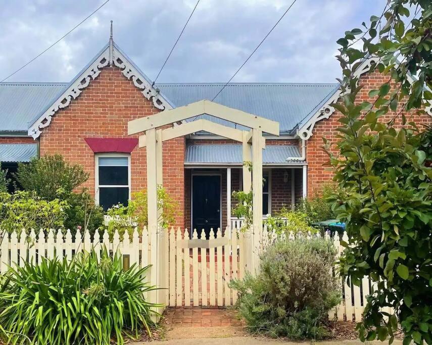 'kareela & Kialla Cottages' Charming Family Getaway * Mudgee