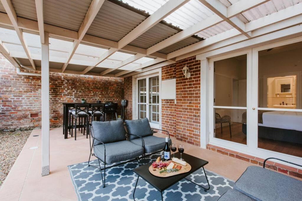 'kareela & Kialla Cottages' Charming Family Getaway Mudgee