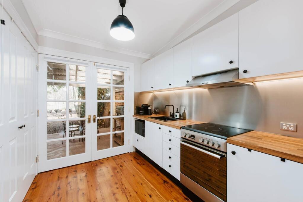 'kareela & Kialla Cottages' Charming Family Getaway Mudgee