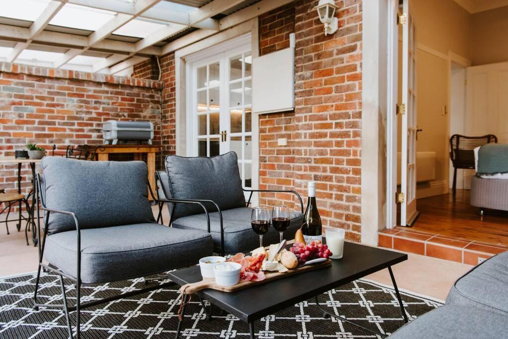 'kareela & Kialla Cottages' Charming Family Getaway Mudgee