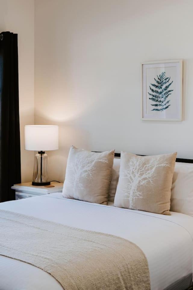 Mulberry On Melton - A Charming Poolside Holiday home *