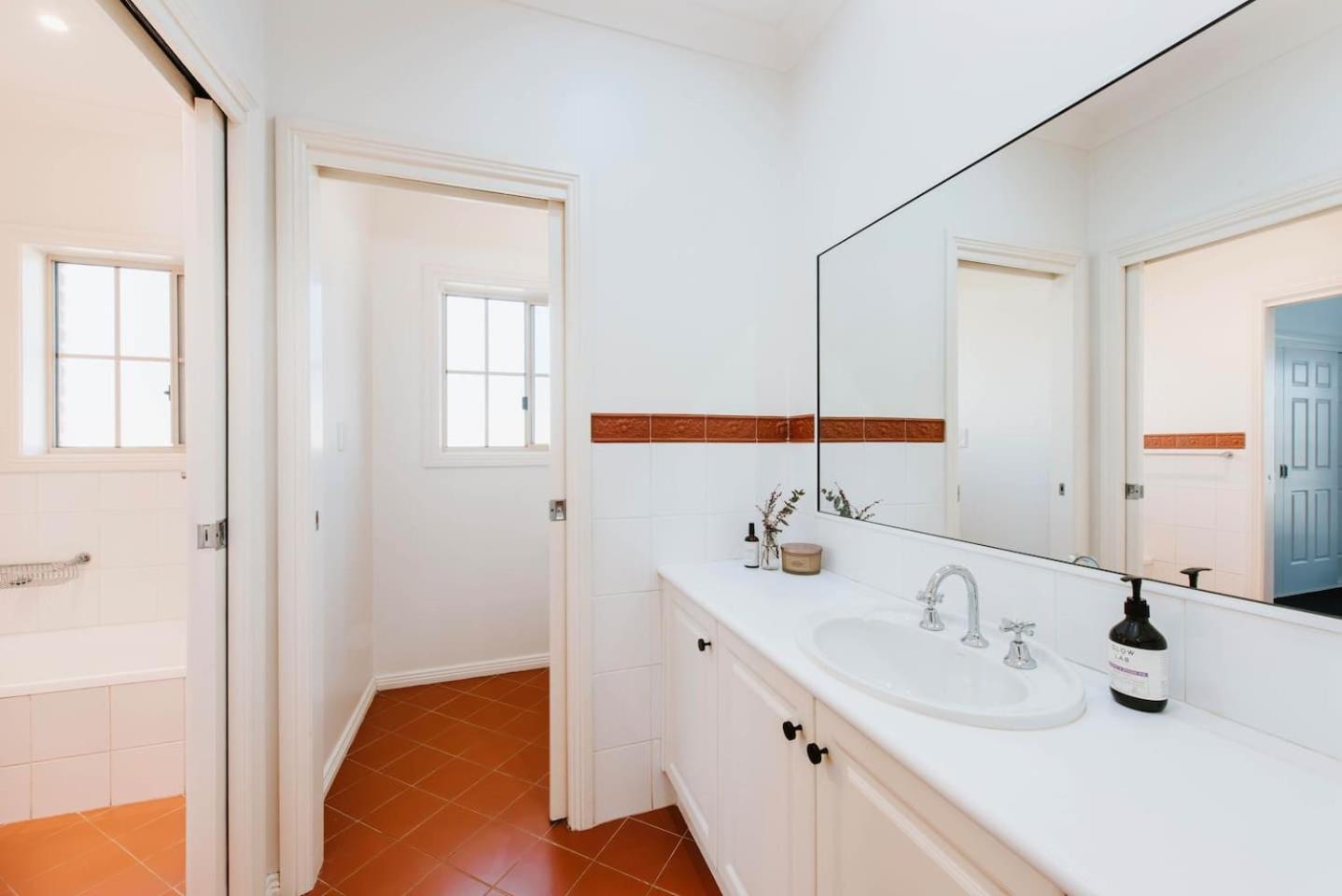 Holiday home Mulberry On Melton - A Charming Poolside *