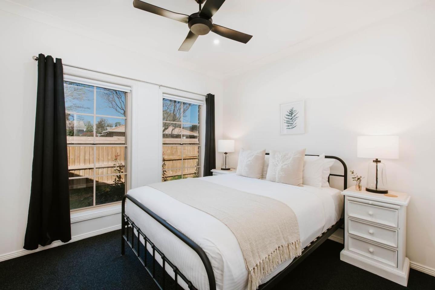 Holiday home Mulberry On Melton - A Charming Poolside