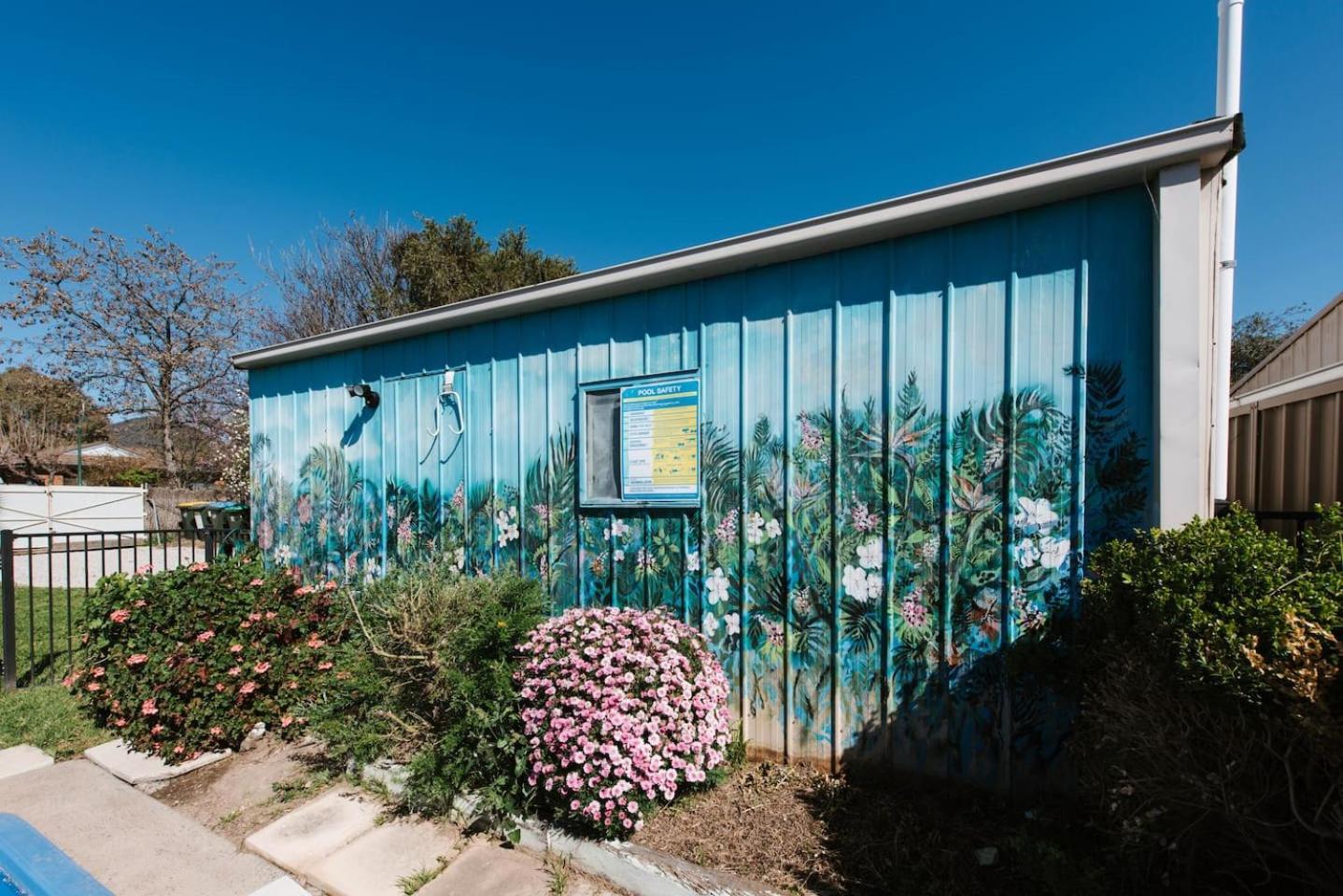 Mulberry On Melton - A Charming Poolside Holiday home