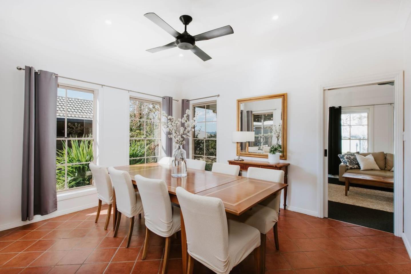 Mulberry On Melton - A Charming Poolside