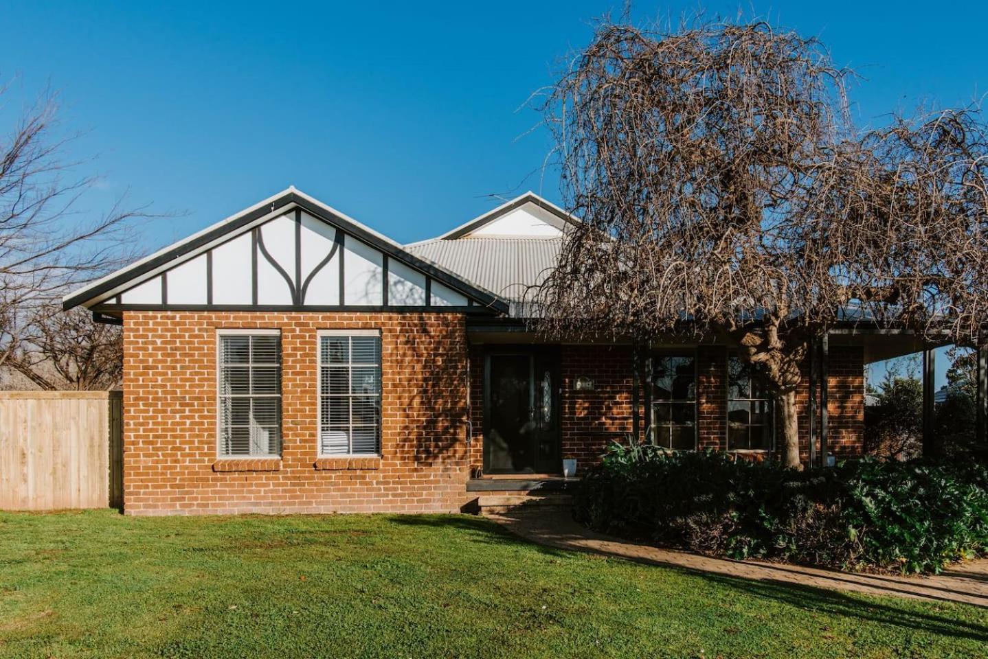 Mulberry On Melton - A Charming Poolside Holiday home