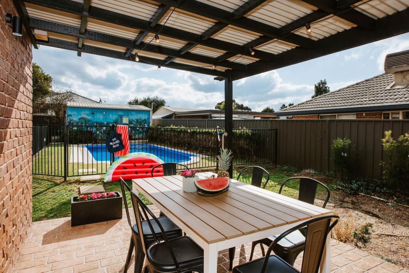 Mulberry On Melton - A Charming Poolside Holiday home Mudgee