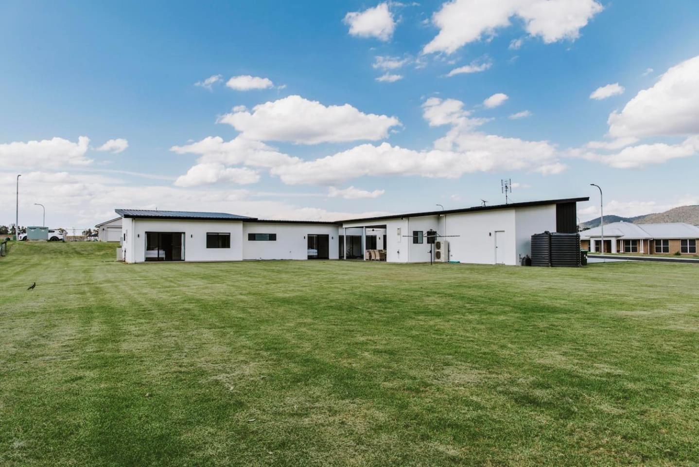 Wurth Wonders - Stunning Terra Modern Design Holiday home *