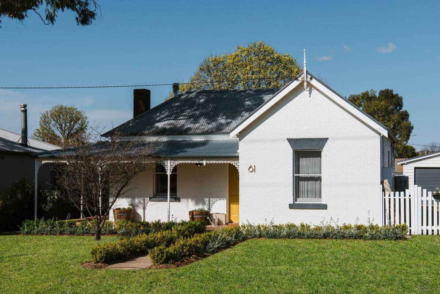 Holiday home White Lavender - A Garden Escape Mudgee
