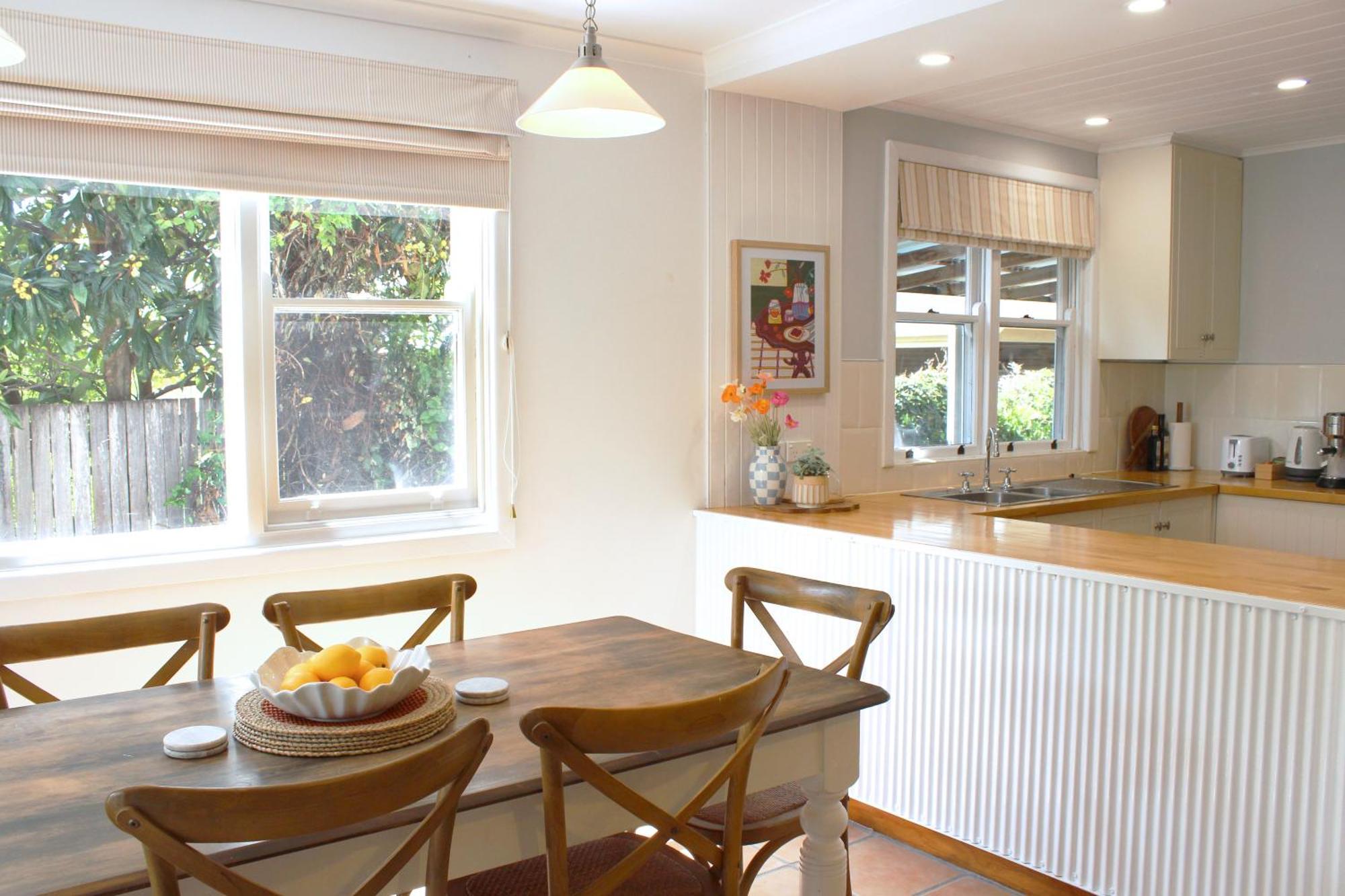 The Little White - Country Elegance Near Cbd