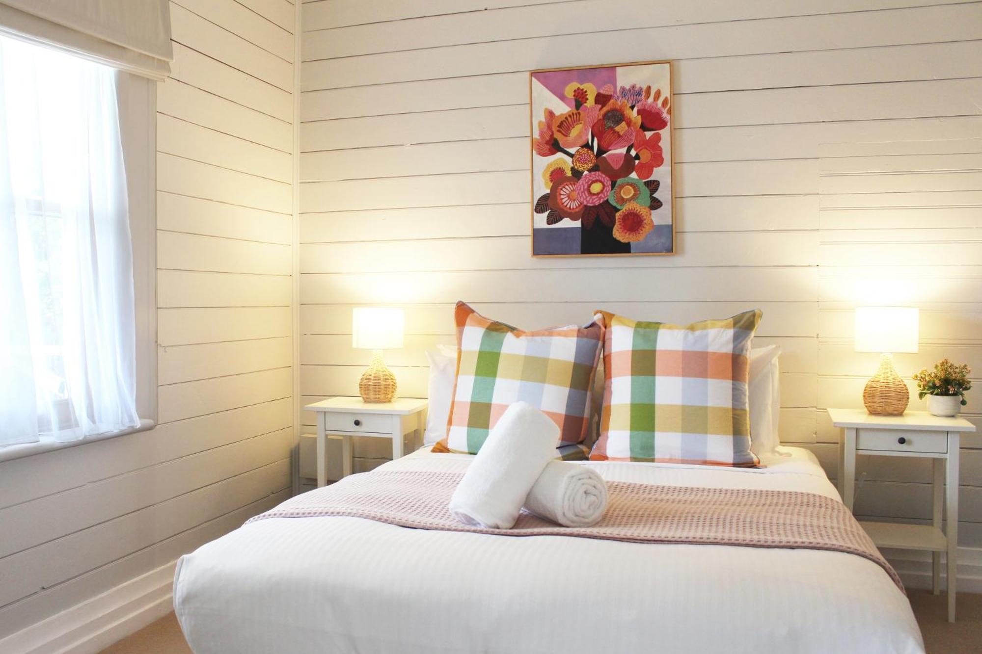 The Little White - Country Elegance Near Cbd Holiday home