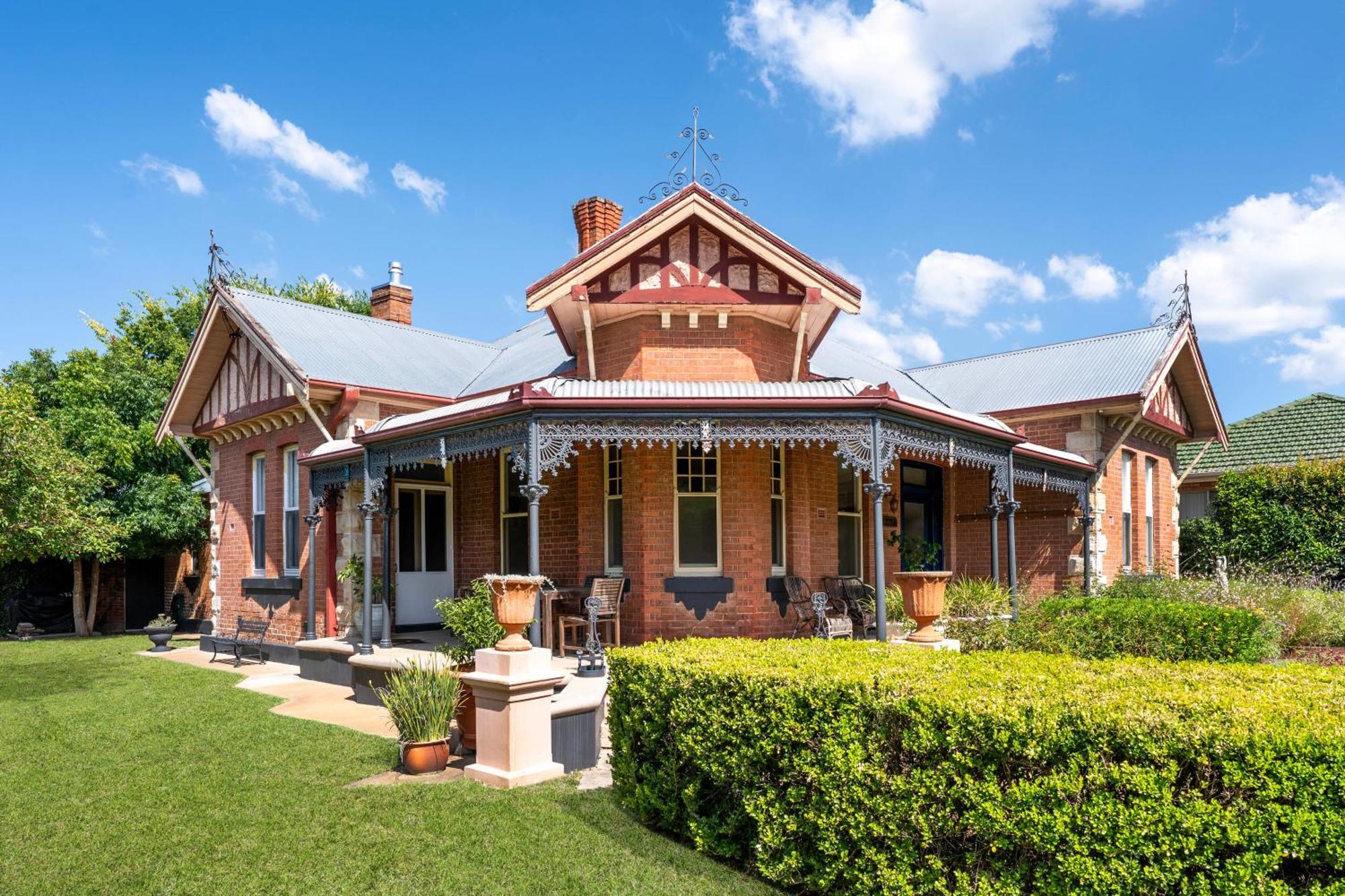Luxury At Lauralla - An Elegant Victorian Escape Holiday home Mudgee