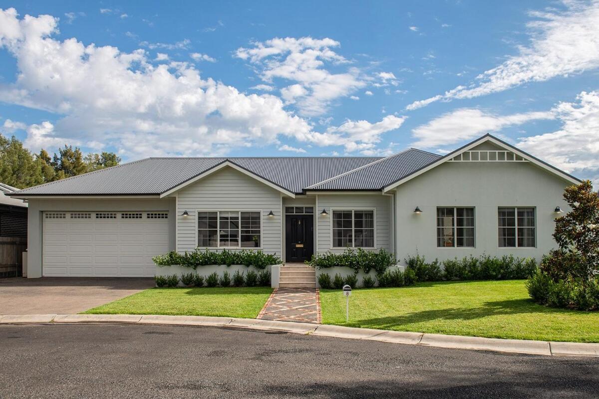 Mcg -hamptons Inspired- With A Splash Pool Holiday home *