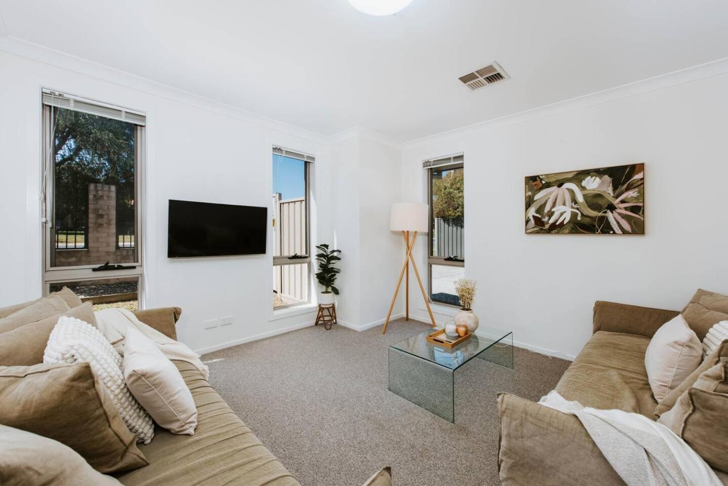 Burrundulla At The Willows - Modern Escape Holiday home *