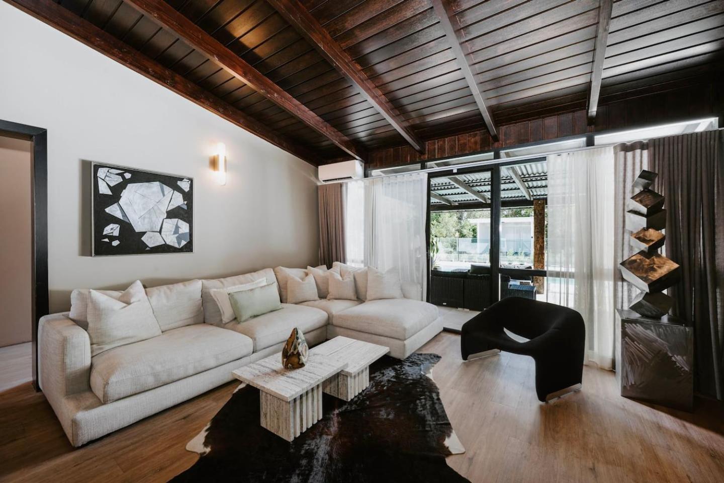 Moonlight At - Chic Soirees & Private Cinema Holiday home *