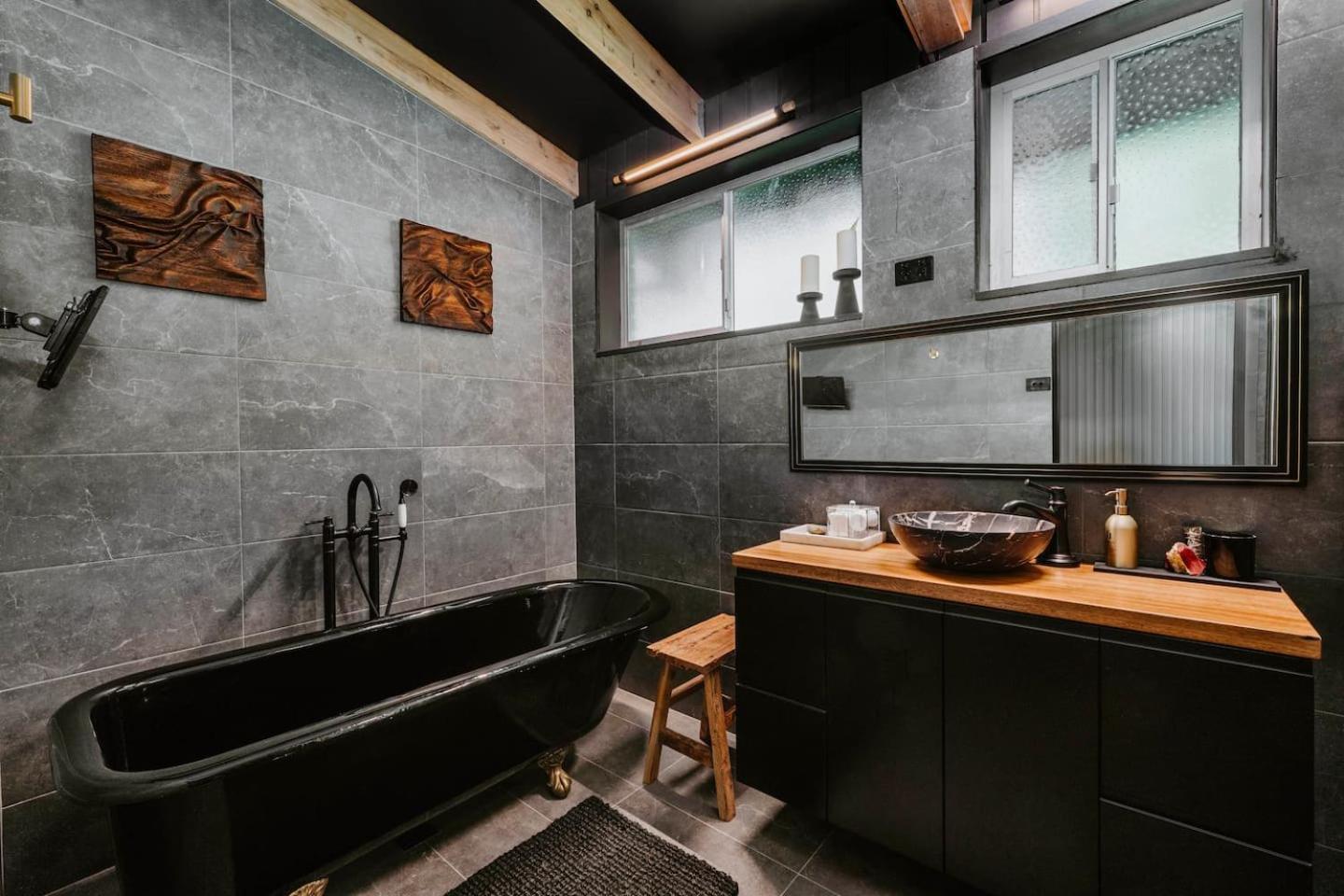 Moonlight At - Chic Soirees & Private Cinema