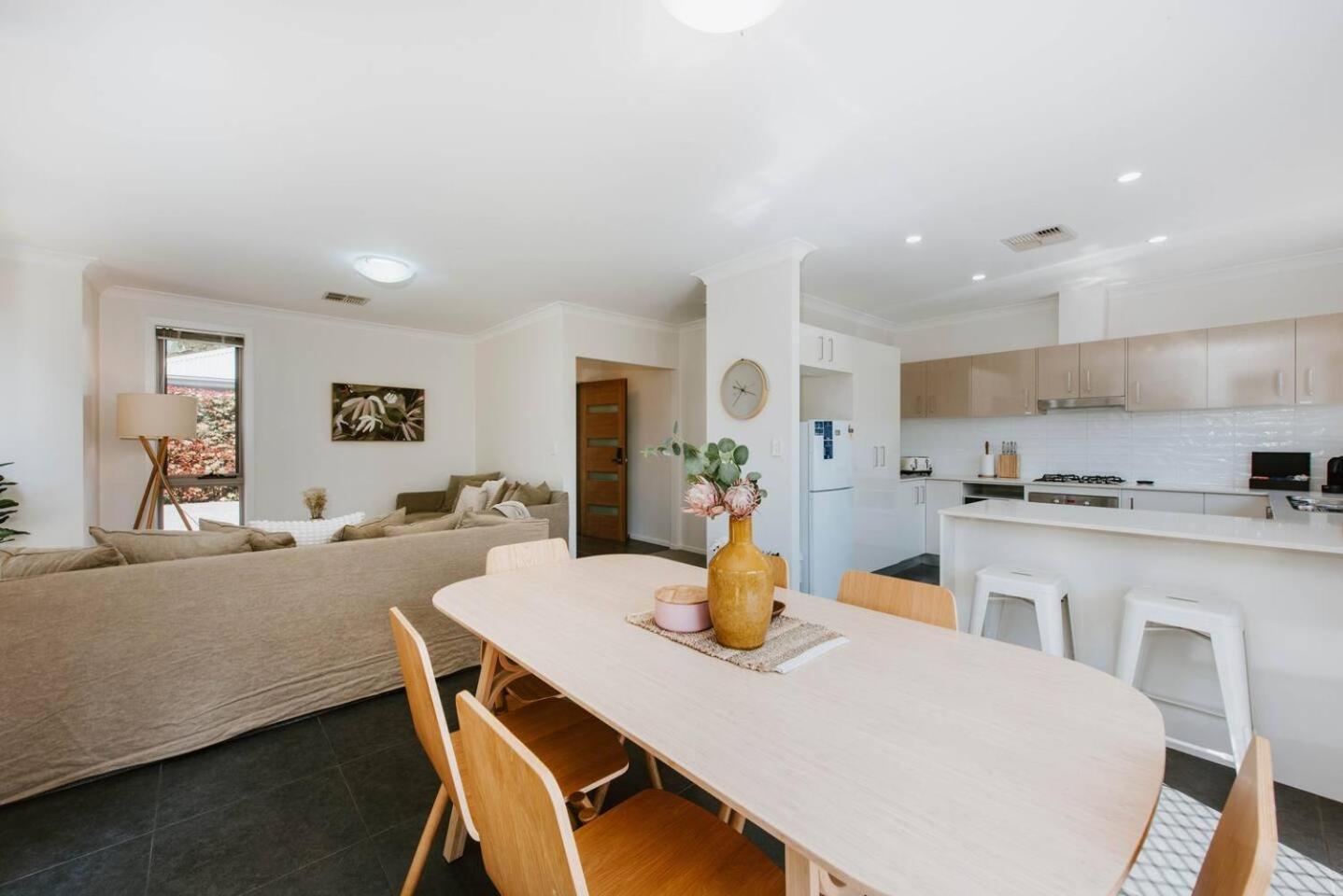 Burrundulla At The Willows - Modern Escape Holiday home