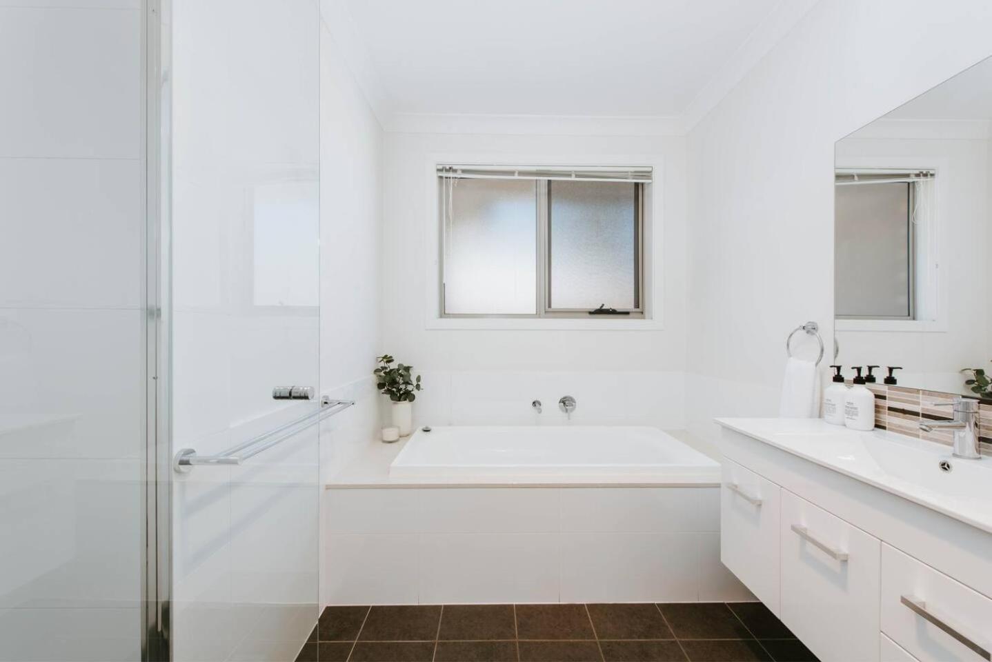 Holiday home Burrundulla At The Willows - Modern Escape