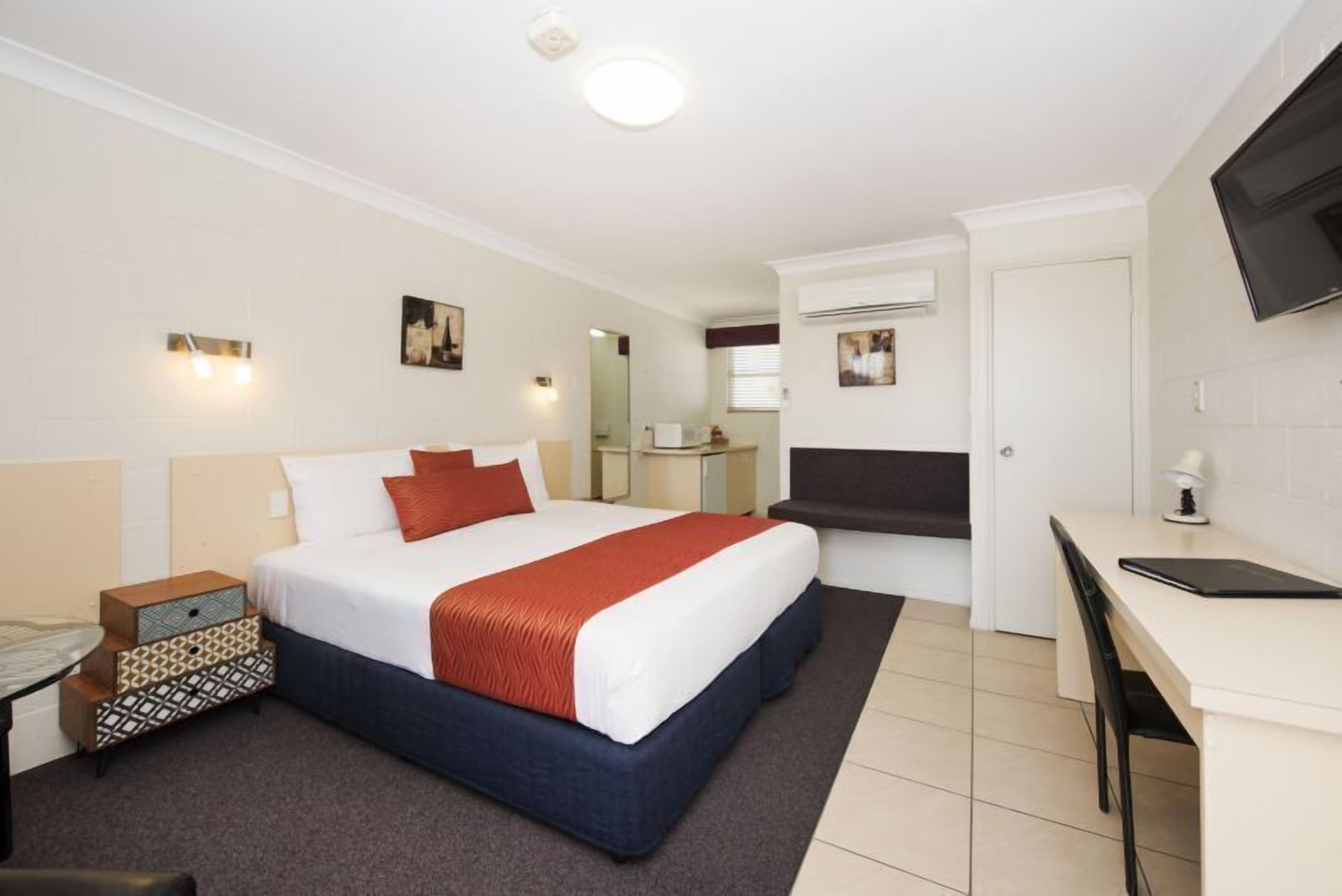 Motel Soldiers 4*