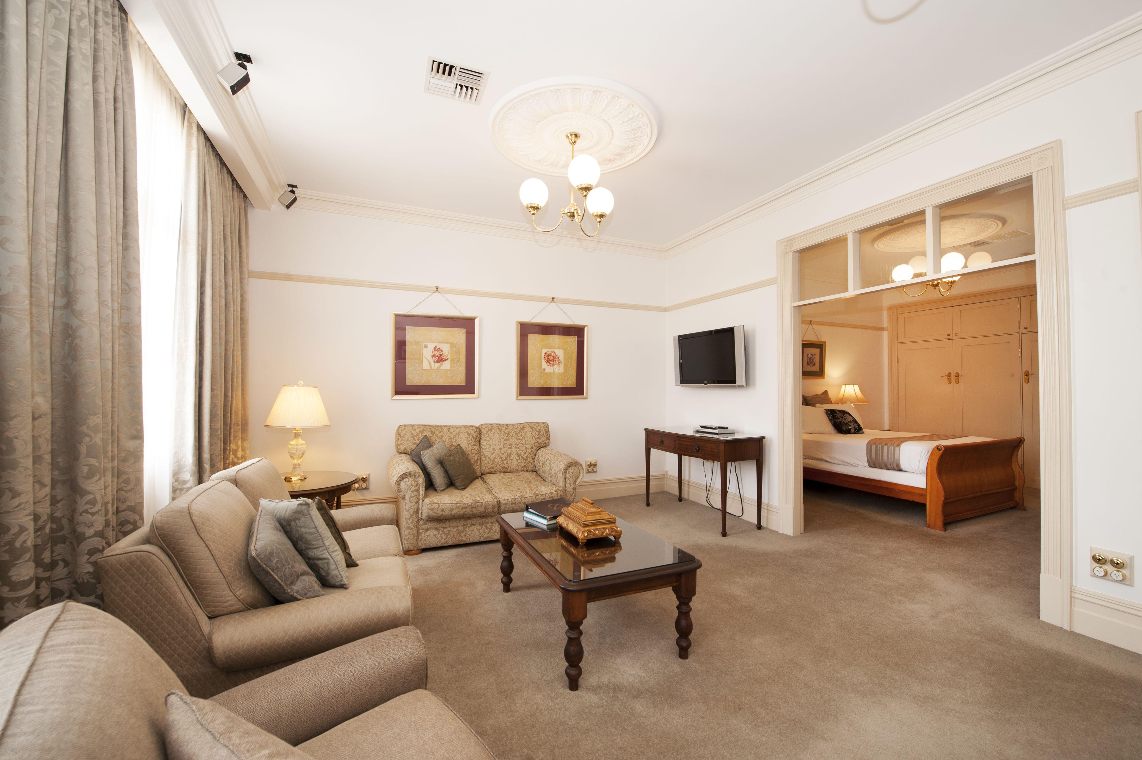 Cobb & Co Court Boutique Mudgee