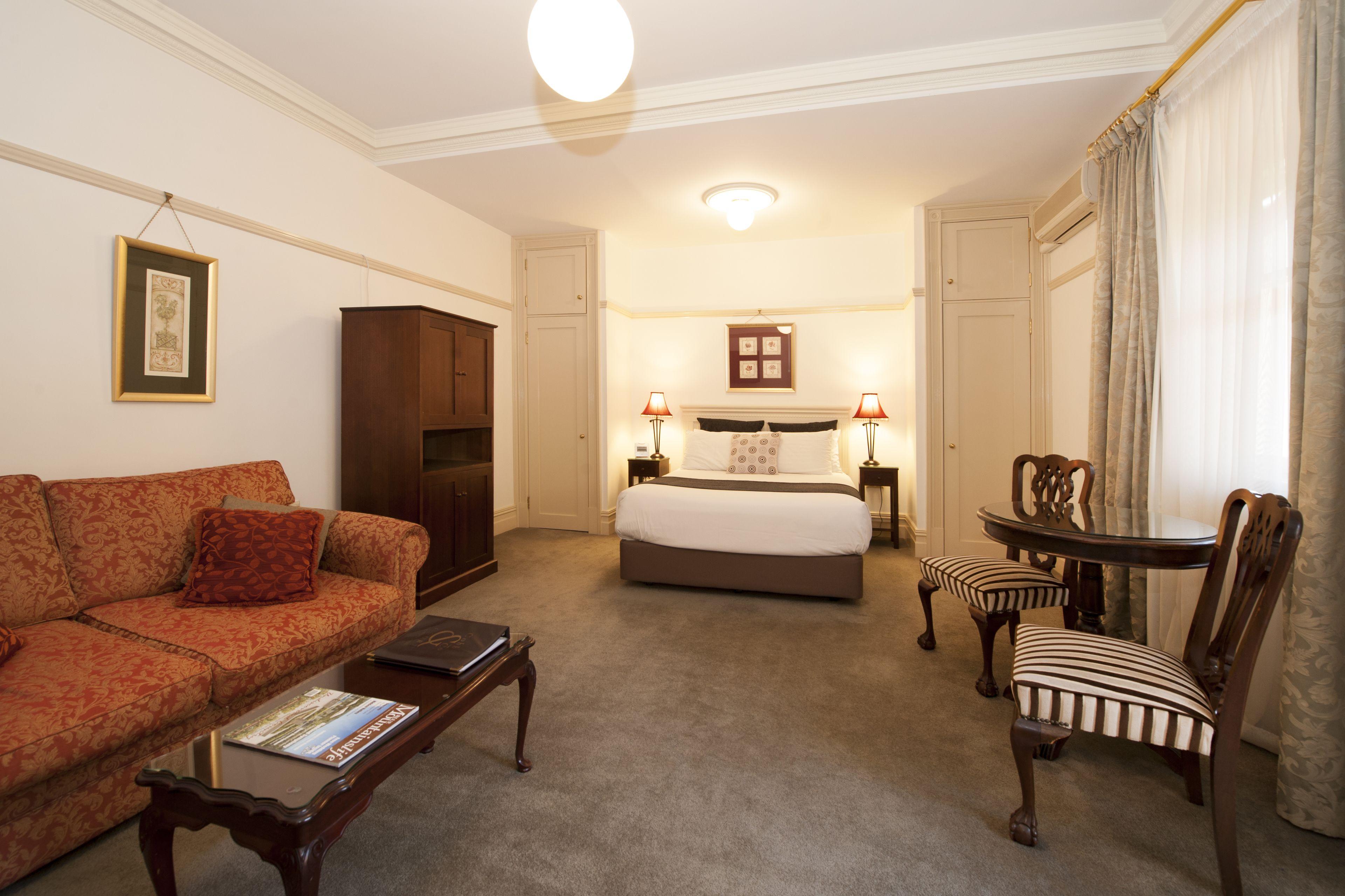Cobb & Co Court Boutique Hotel Mudgee