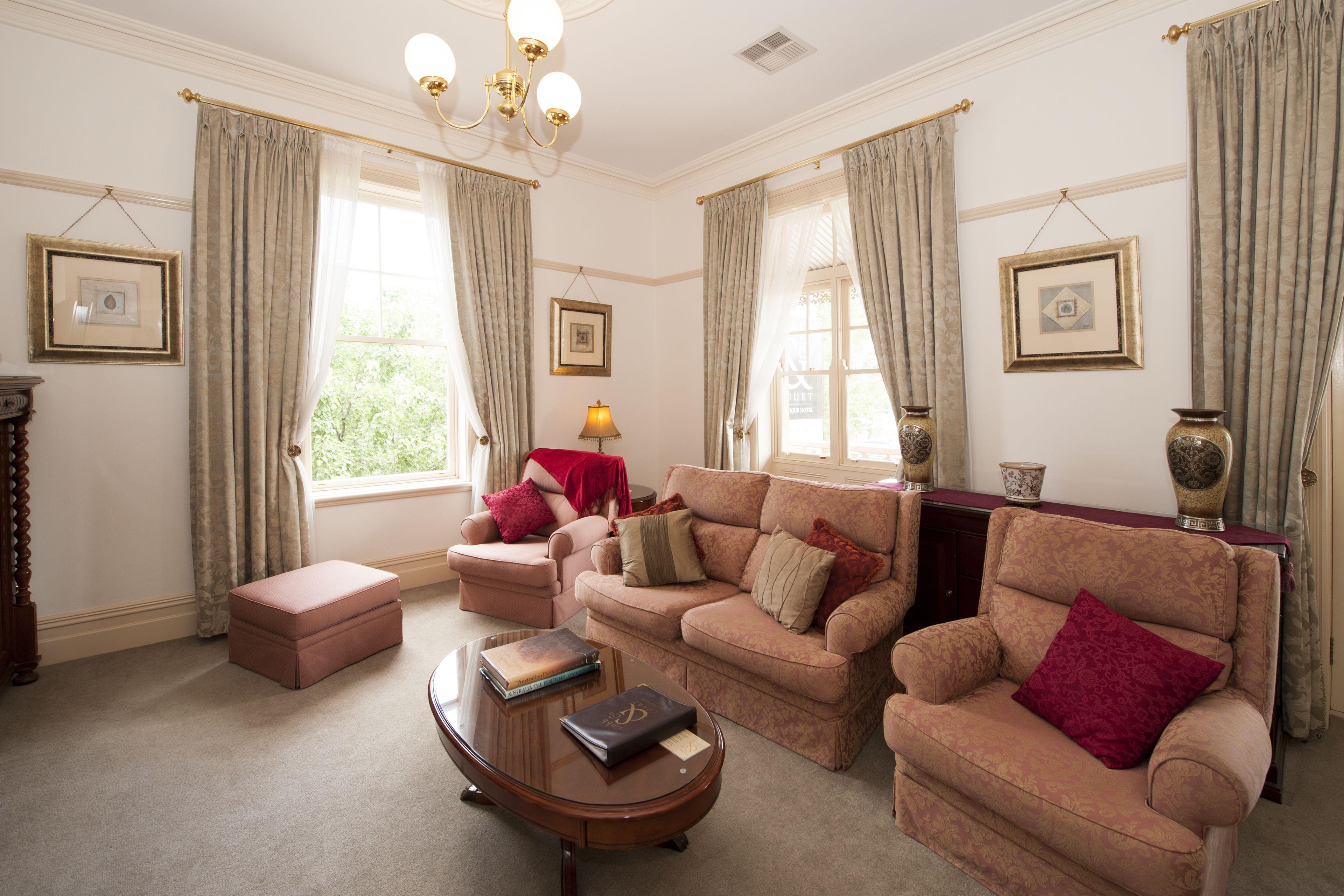 Cobb & Co Court Boutique Hotel