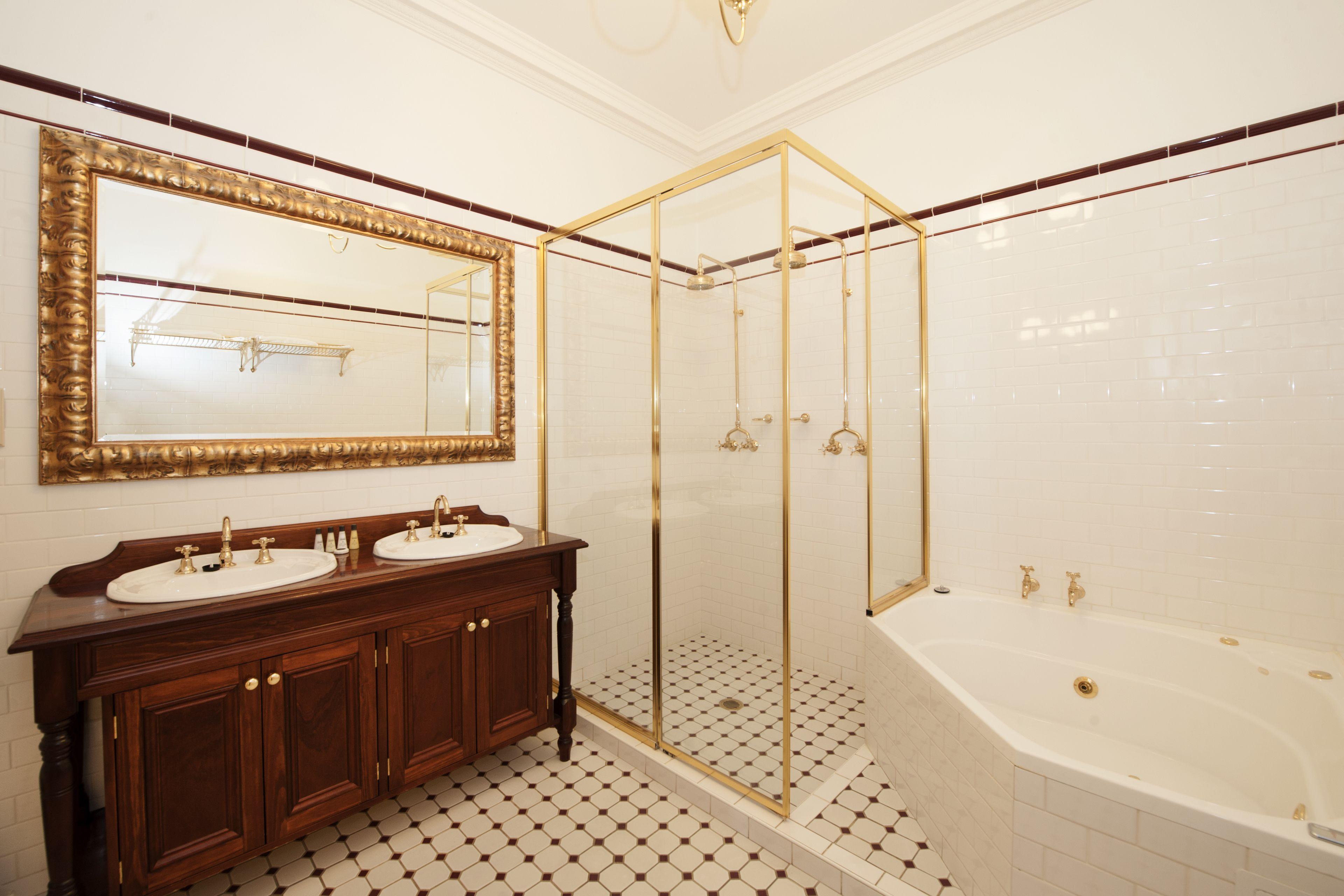 Cobb & Co Court Boutique Mudgee