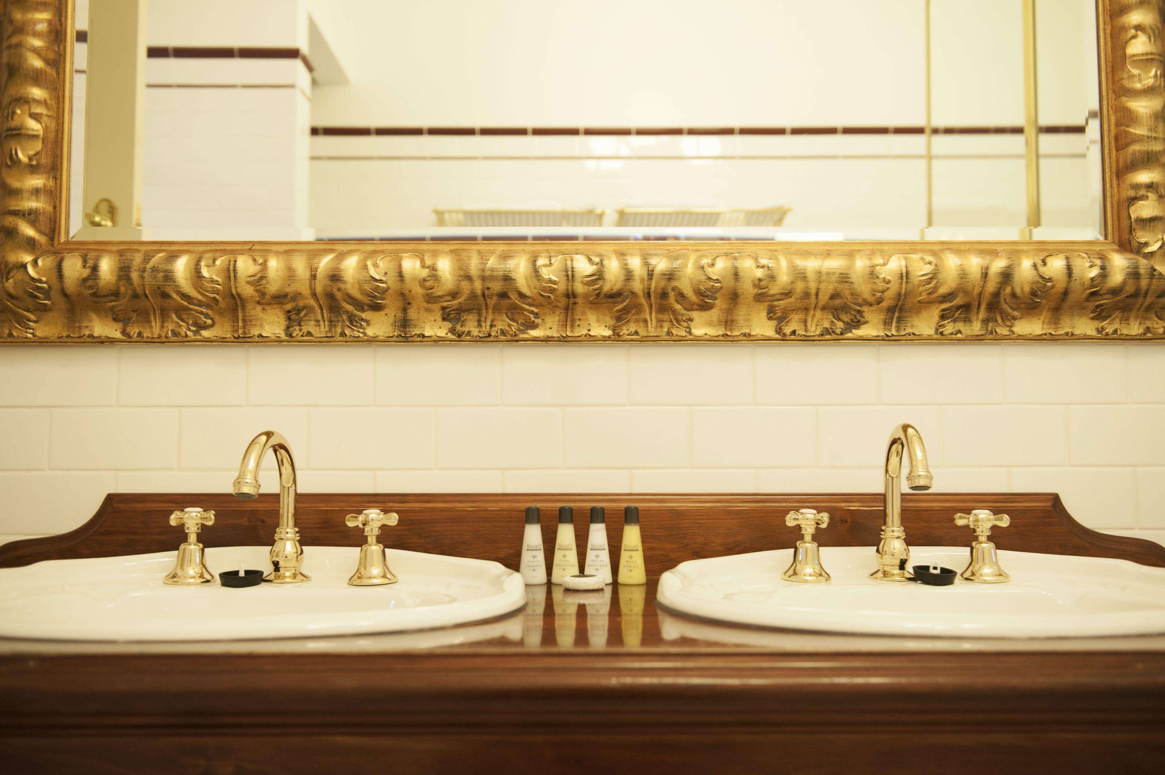 Cobb & Co Court Boutique