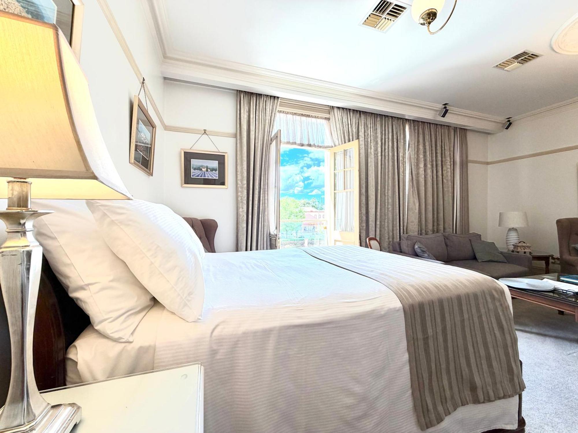 Cobb & Co Court Boutique