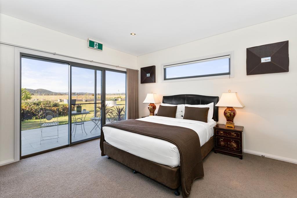 Hangar House Bed & Breakfast *