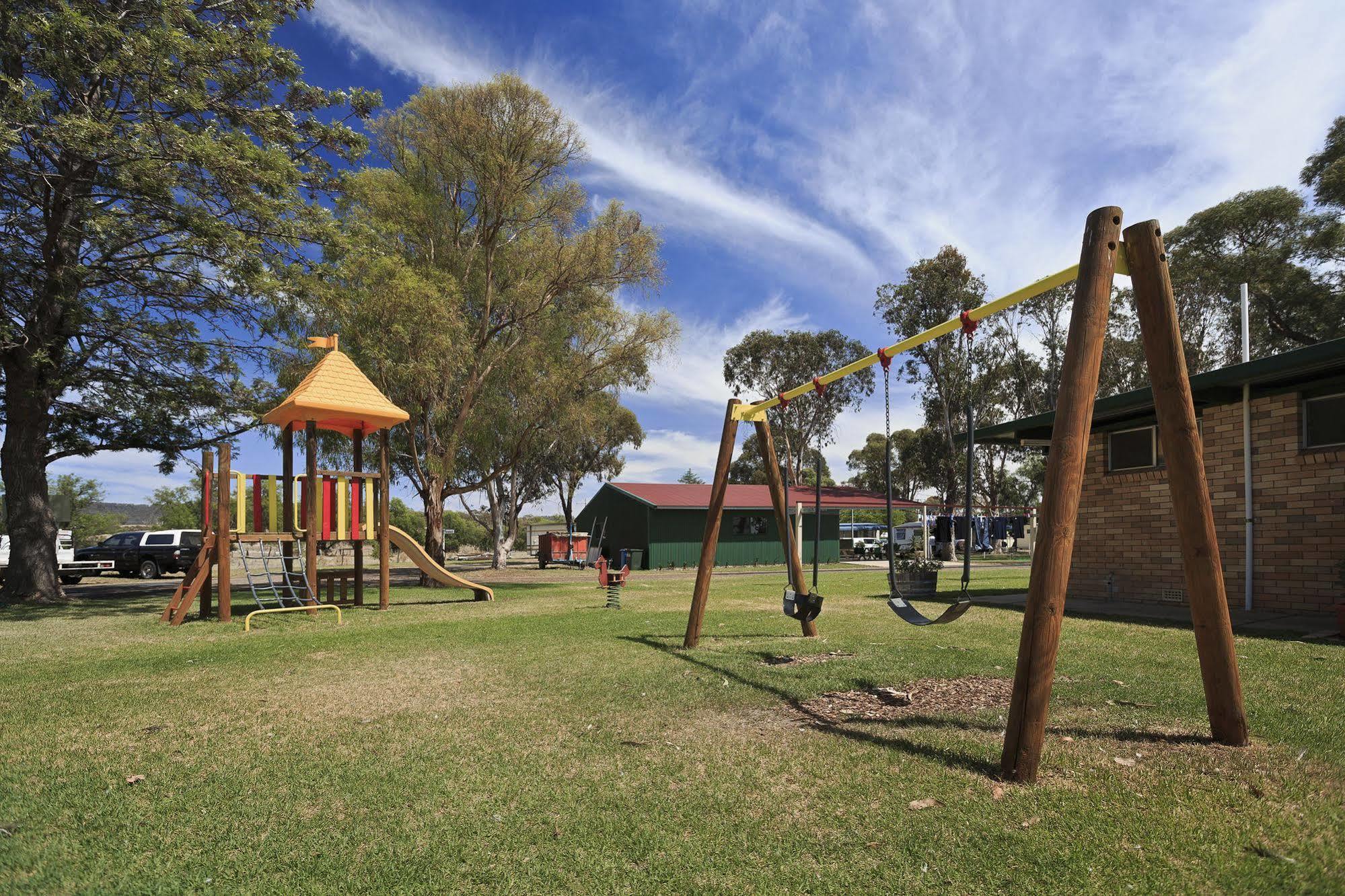 Valley Park 3*