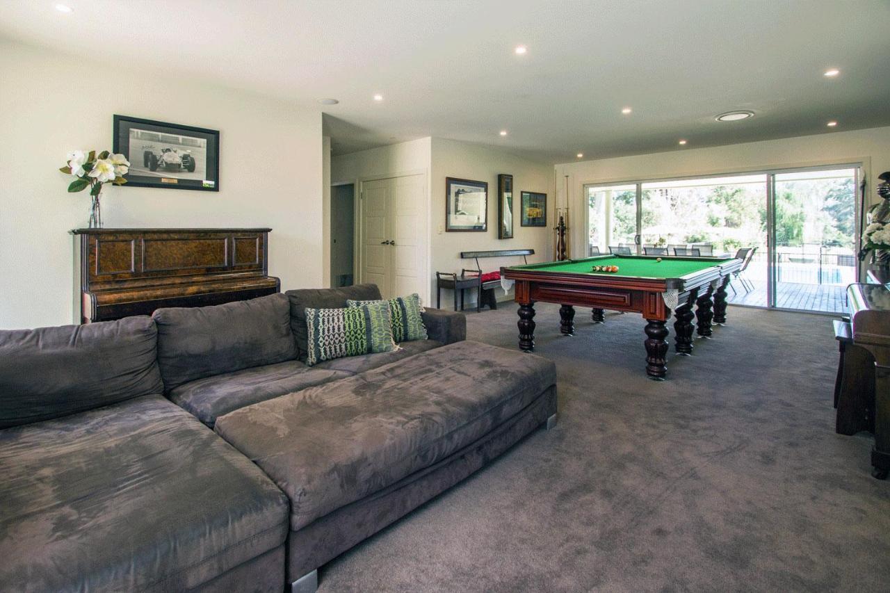 Country Grandeur At Elegant Group Getaway *