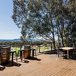 \'Omaroo\' Homestead Escape Amongst Rolling Hills
