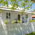 The Cottage On Market