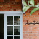 The Annex - A Cosy Couples Retreat In Heart Of Town